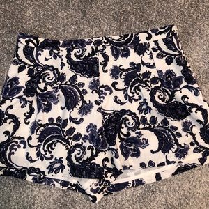☆ white and blue floral print shorts ☆